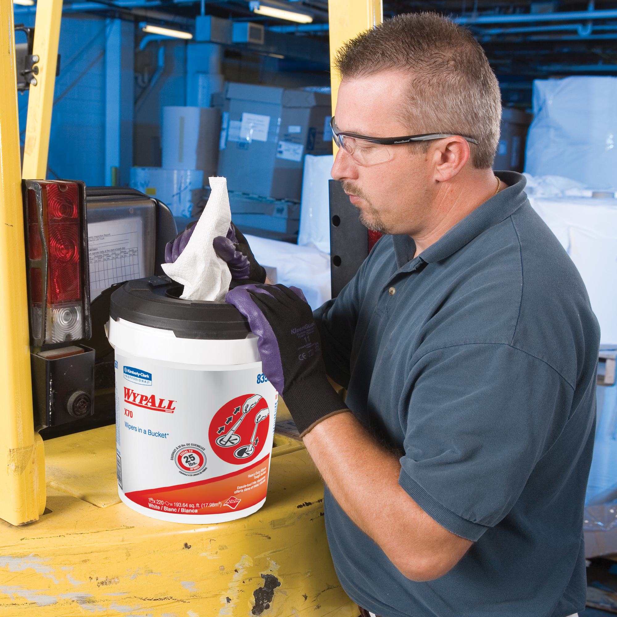 Picture of X70 Wipers In A Bucket Refills, No Bucket, 10 X 13, 220/rolls, 3 Rolls/carton